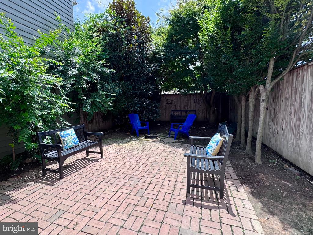 210 GIBBON STREET