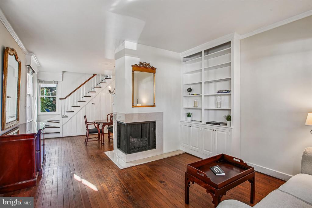210 GIBBON STREET