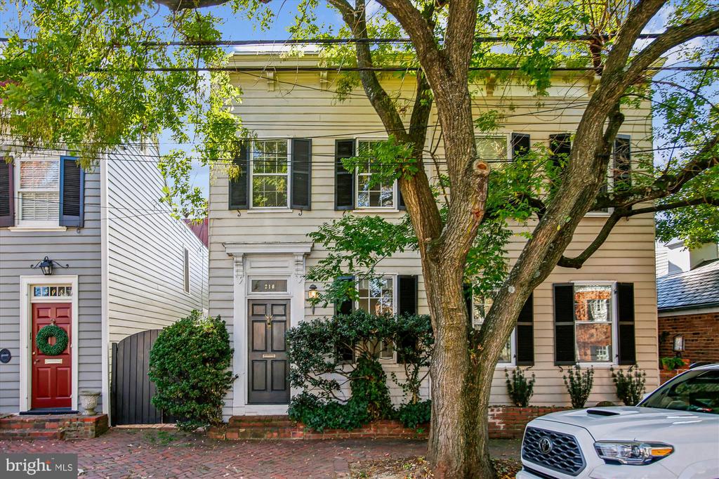 210 GIBBON STREET
