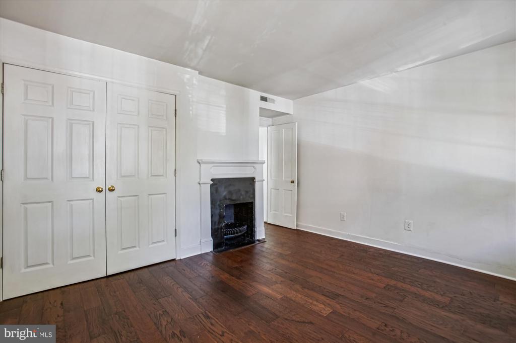 210 GIBBON STREET