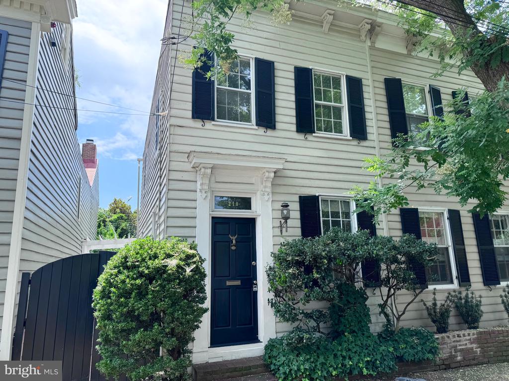 210 GIBBON STREET