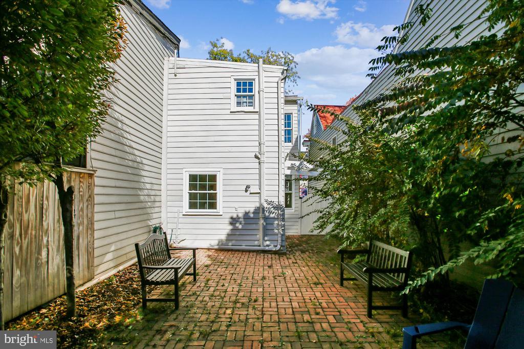 210 GIBBON STREET