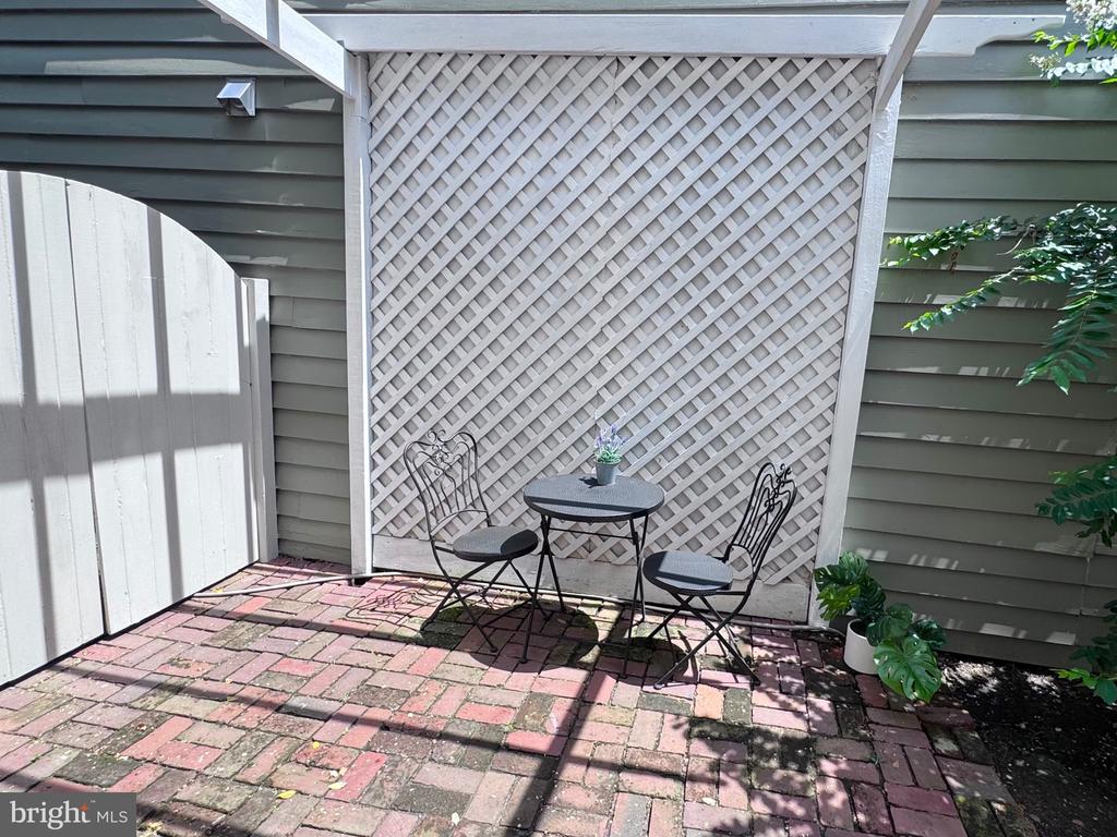 210 GIBBON STREET