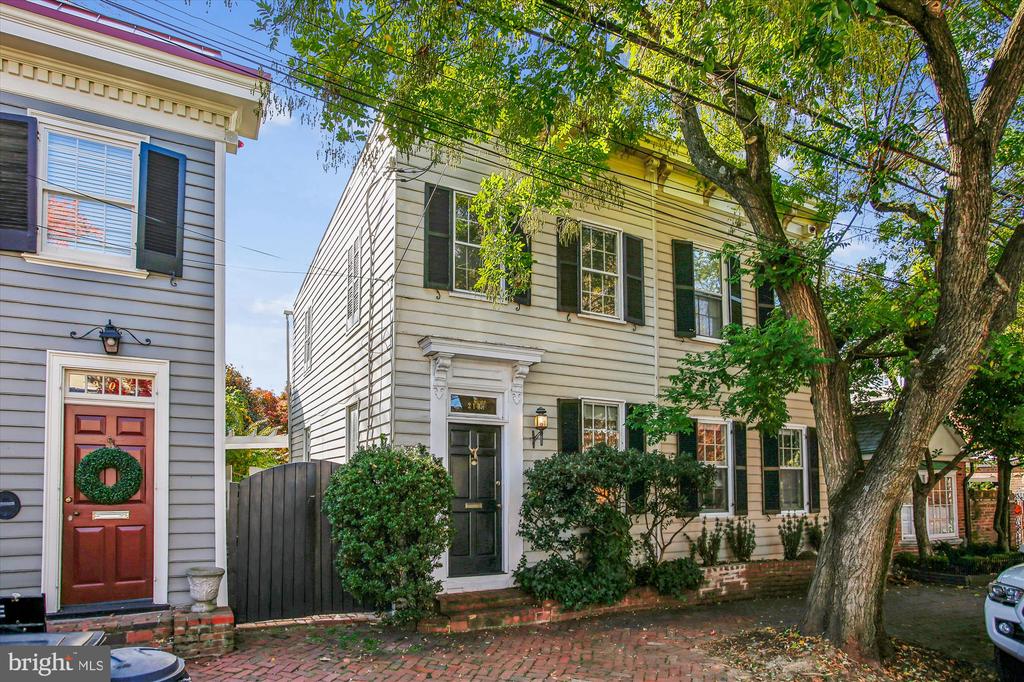 210 GIBBON STREET