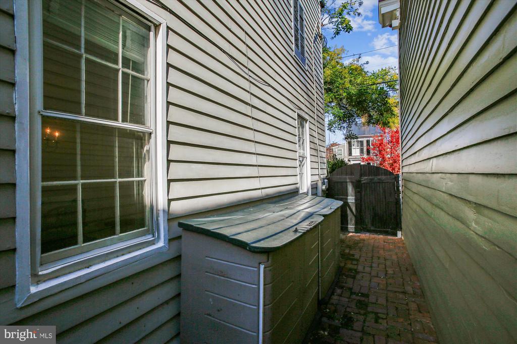 210 GIBBON STREET