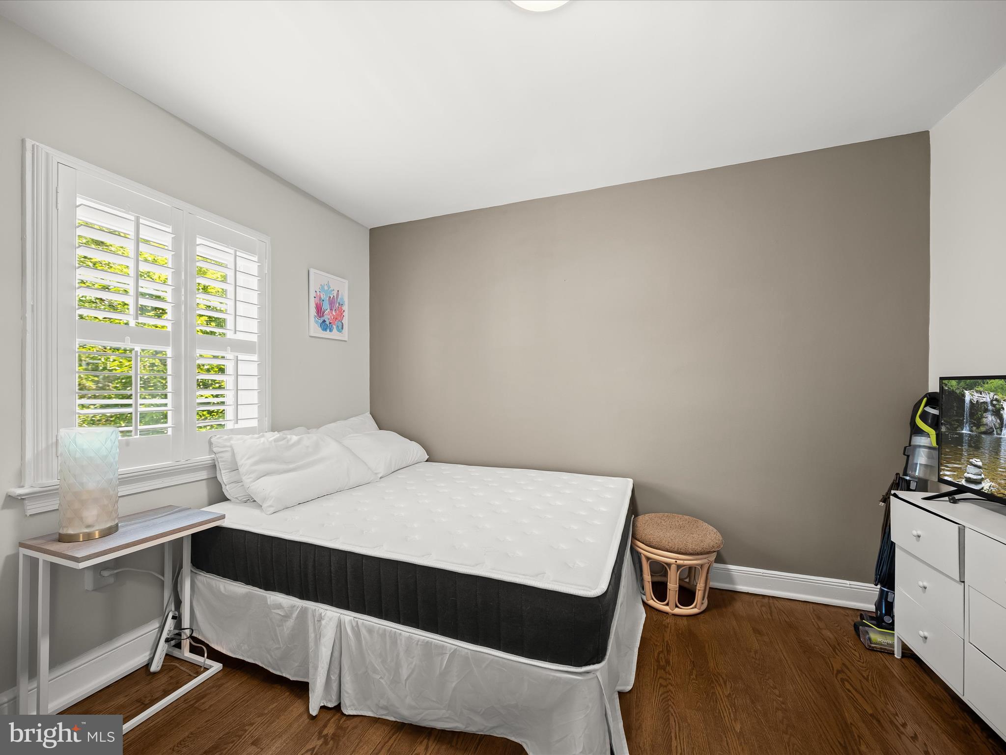 1409 MOUNT VERNON AVENUE