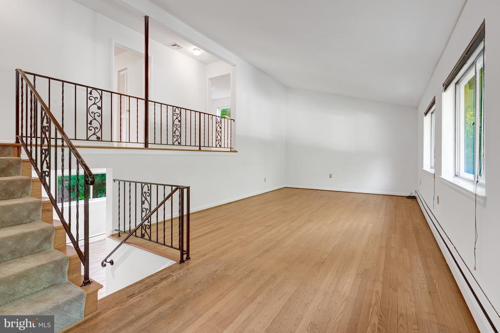 811 E TIMBER BRANCH PARKWAY