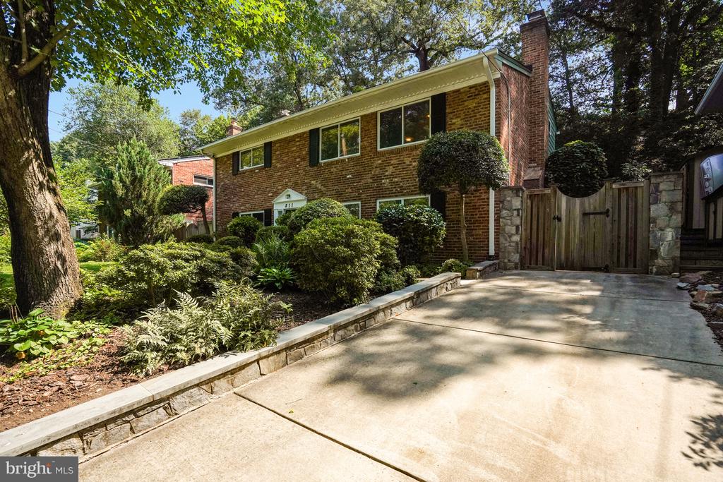 811 E TIMBER BRANCH PARKWAY
