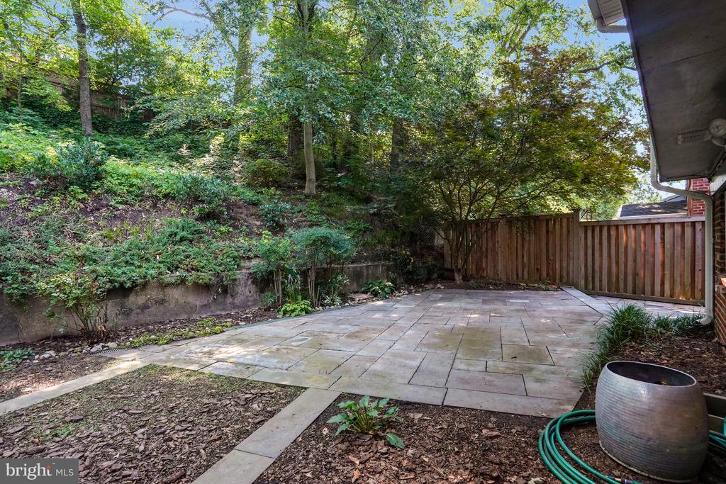 811 E TIMBER BRANCH PARKWAY