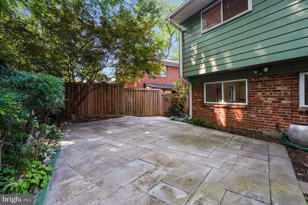 811 E TIMBER BRANCH PARKWAY