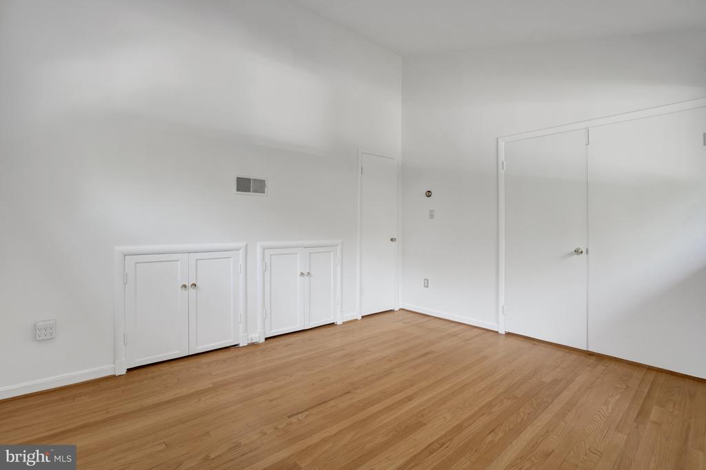 811 E TIMBER BRANCH PARKWAY