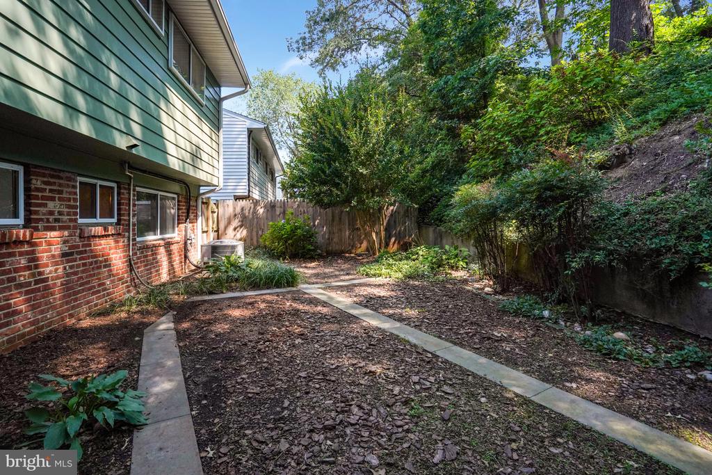 811 E TIMBER BRANCH PARKWAY