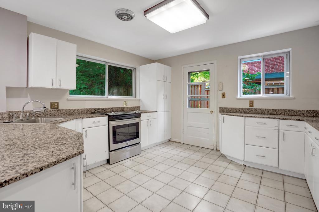 811 E TIMBER BRANCH PARKWAY