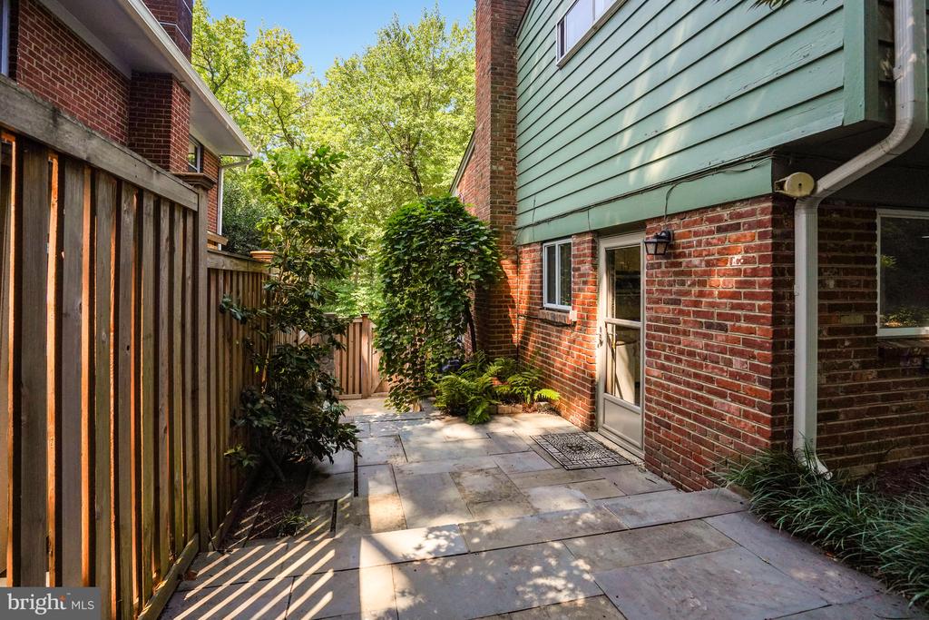 811 E TIMBER BRANCH PARKWAY