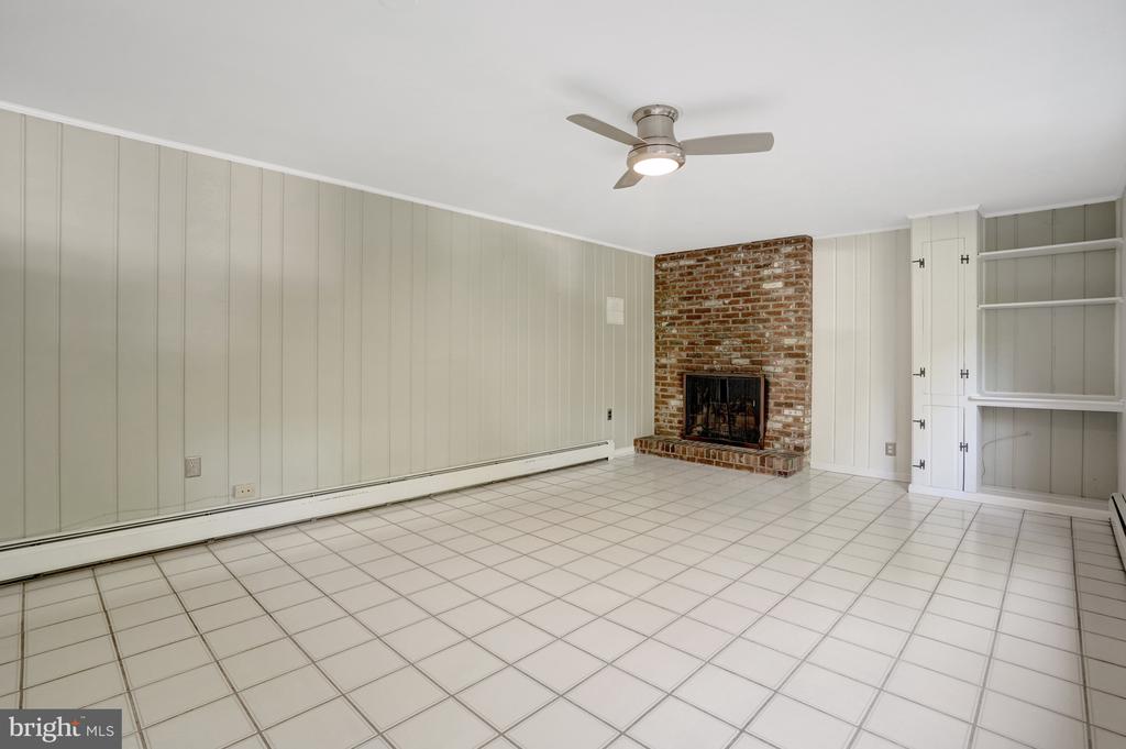 811 E TIMBER BRANCH PARKWAY