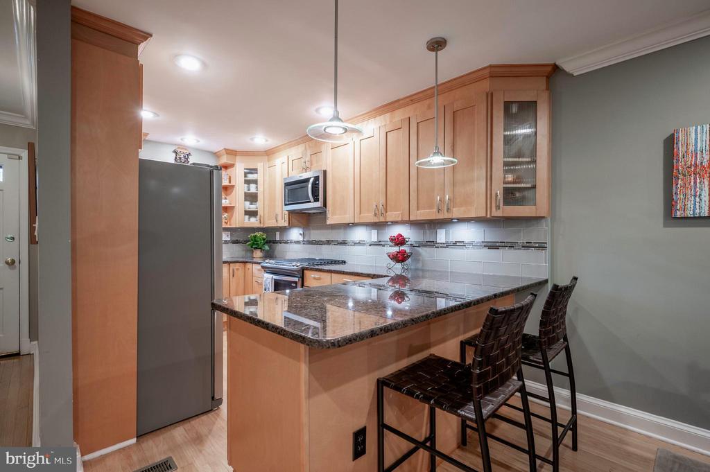 827 S FAIRFAX STREET