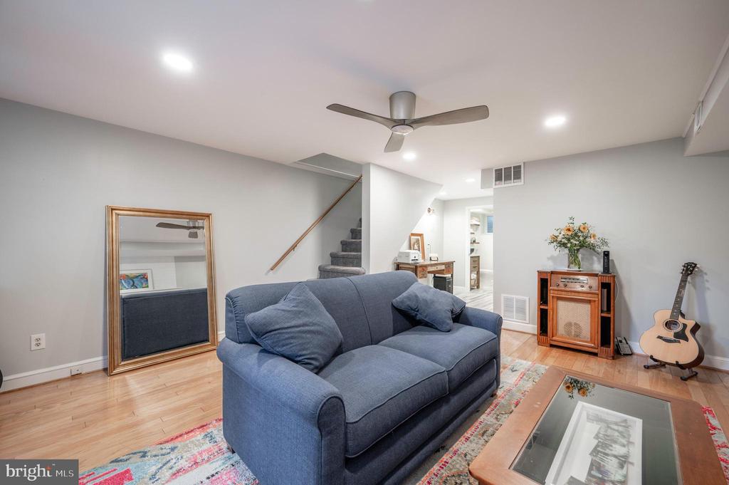827 S FAIRFAX STREET