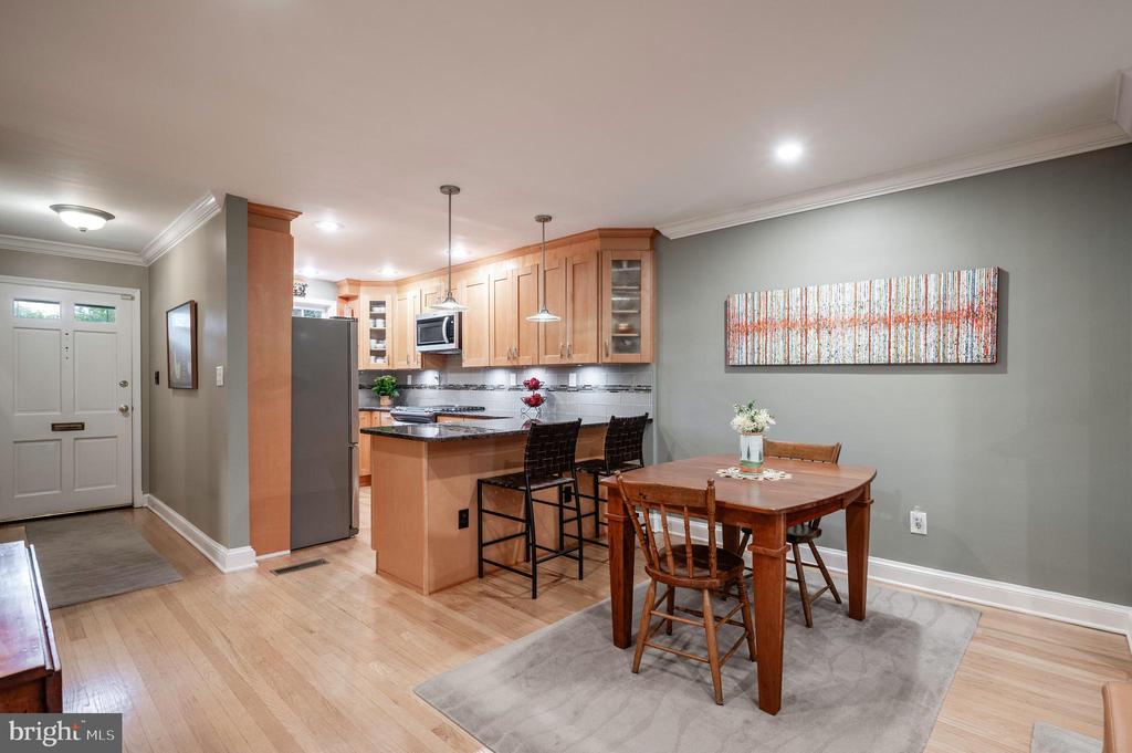 827 S FAIRFAX STREET