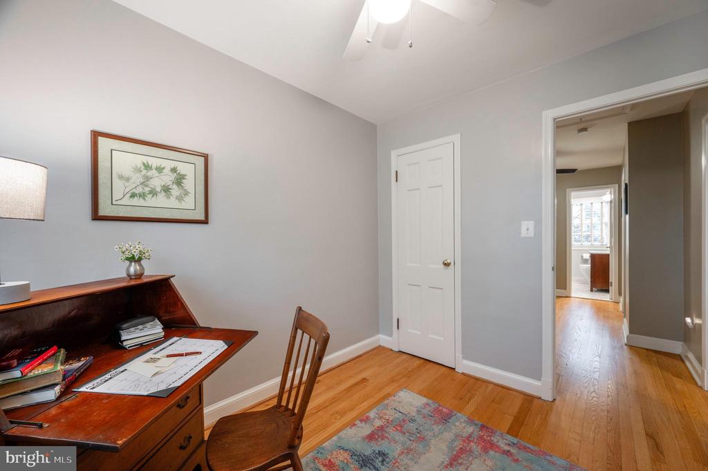 827 S FAIRFAX STREET