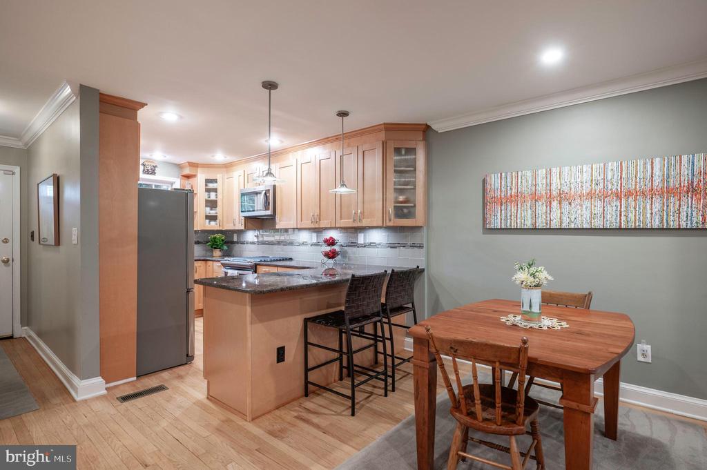 827 S FAIRFAX STREET