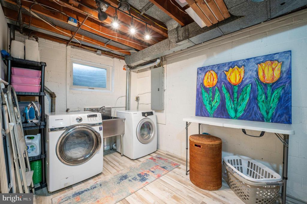 827 S FAIRFAX STREET