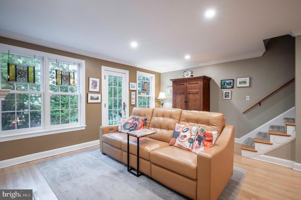 827 S FAIRFAX STREET