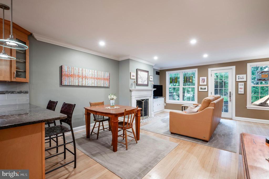 827 S FAIRFAX STREET