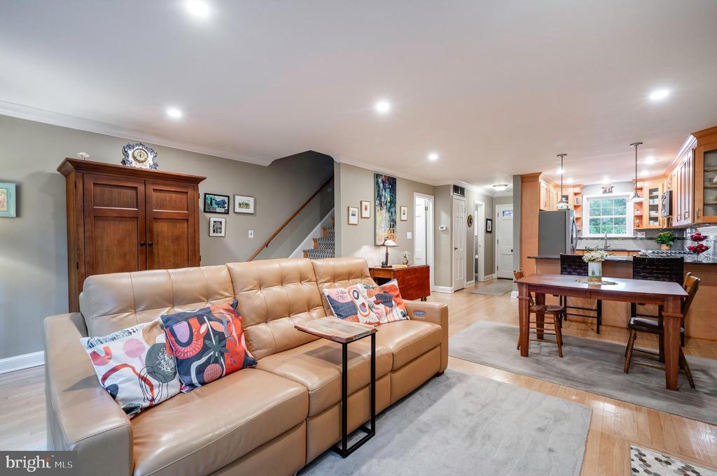 827 S FAIRFAX STREET