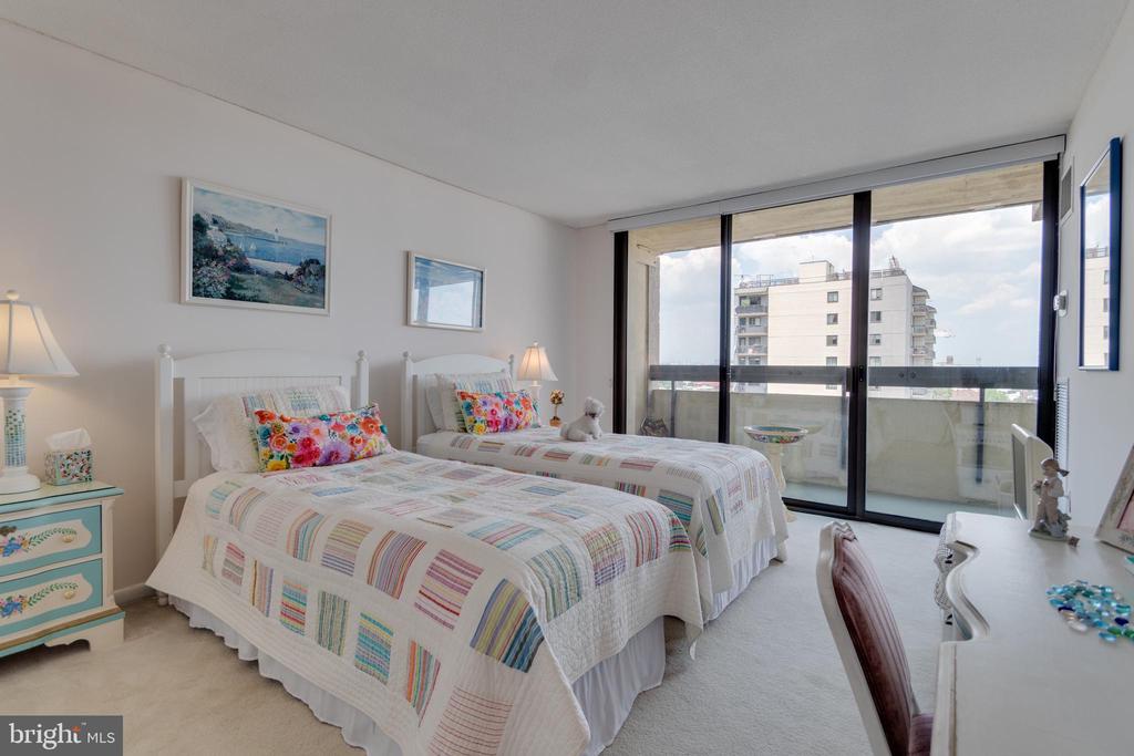 400 MADISON STREET 1308
