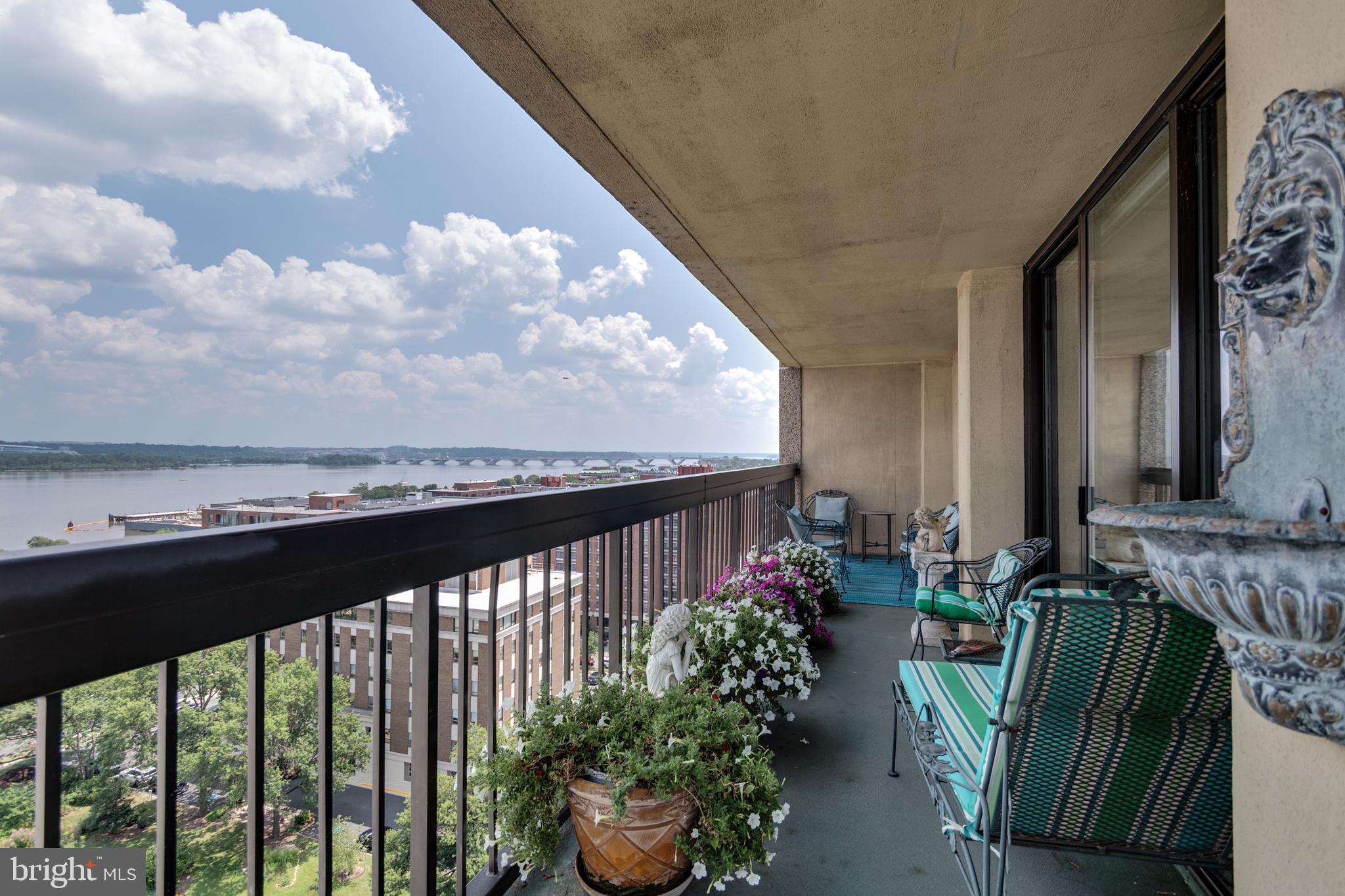 400 MADISON STREET 1308