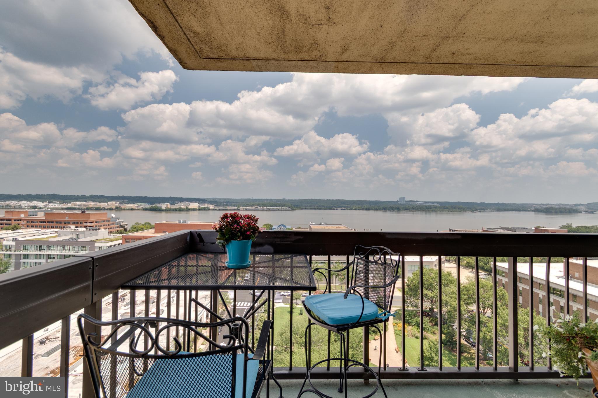 400 MADISON STREET 1308