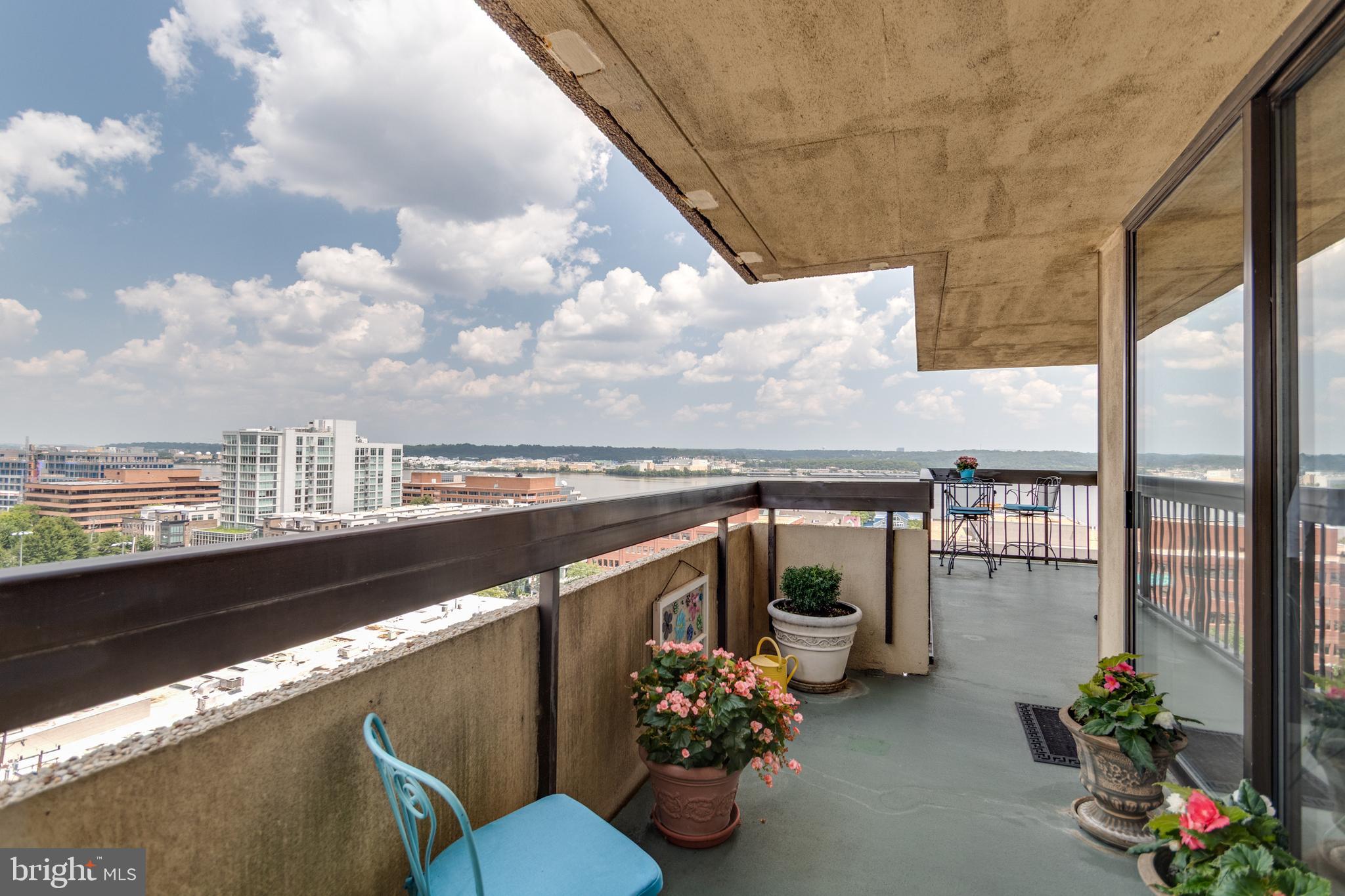 400 MADISON STREET 1308