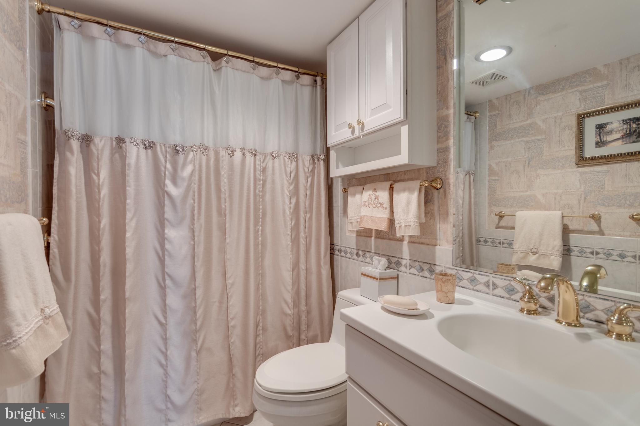 400 MADISON STREET 1308