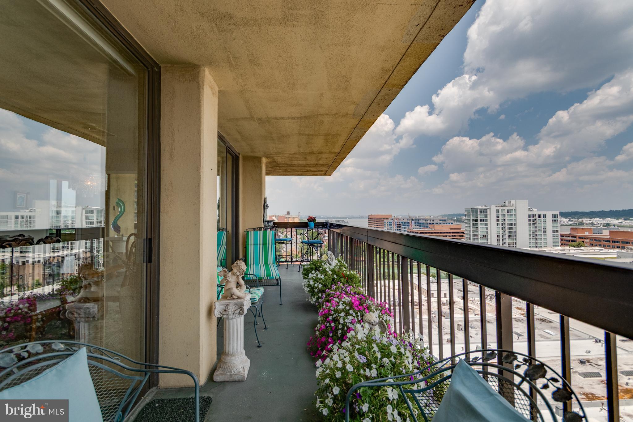 400 MADISON STREET 1308