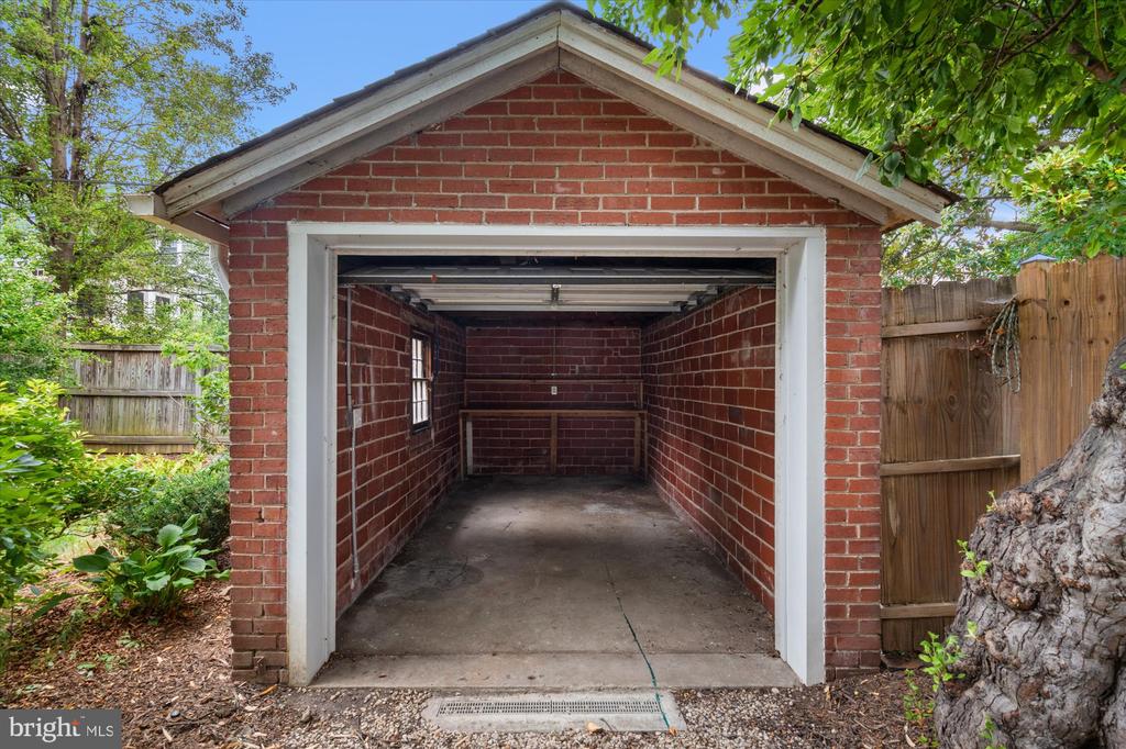 15 W MASONIC VIEW AVENUE