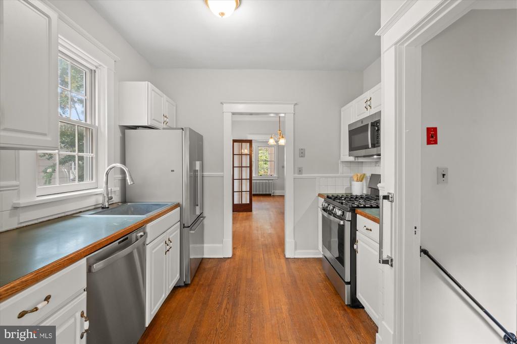15 W MASONIC VIEW AVENUE