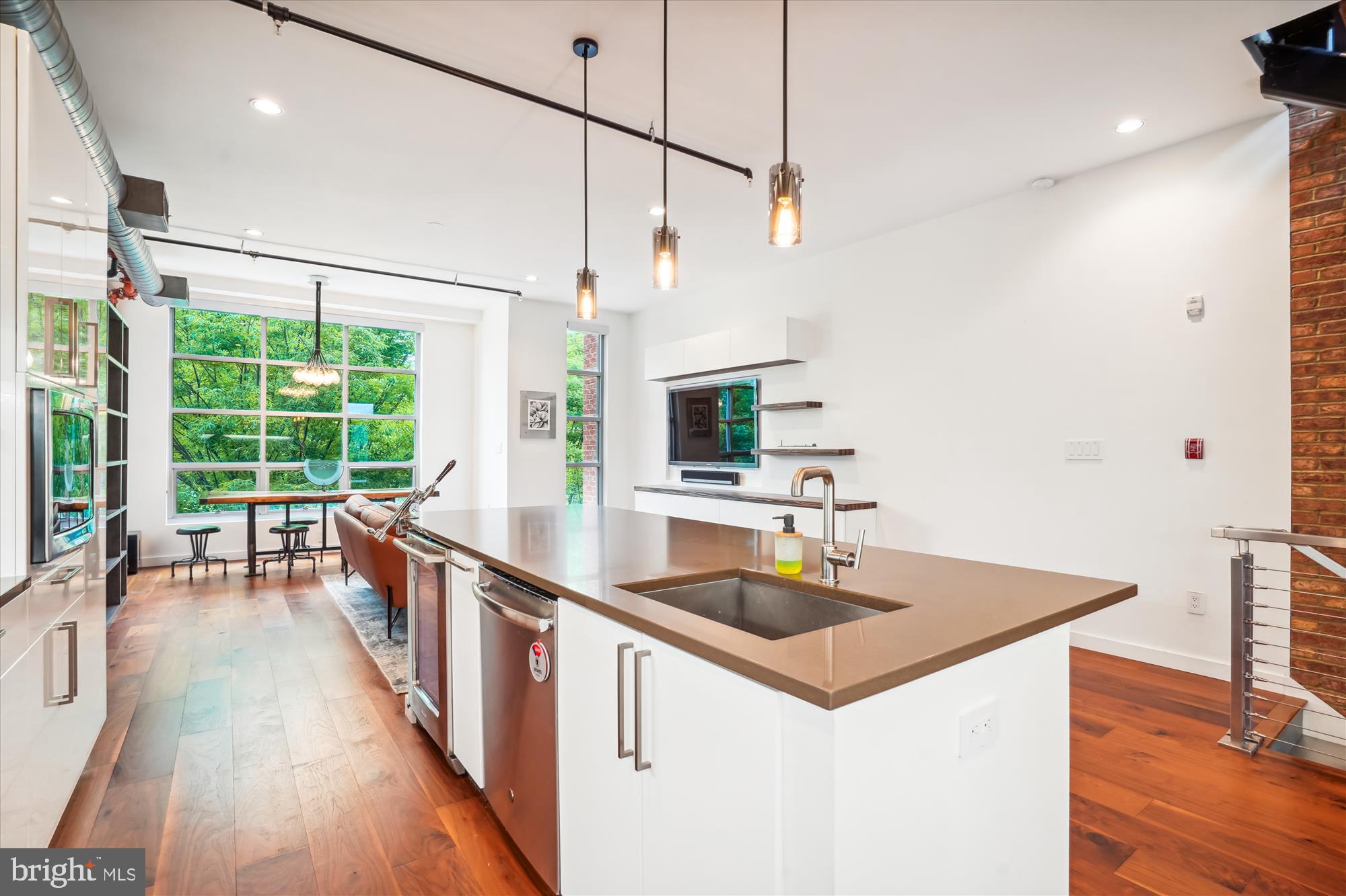 2713 MOUNT VERNON AVENUE