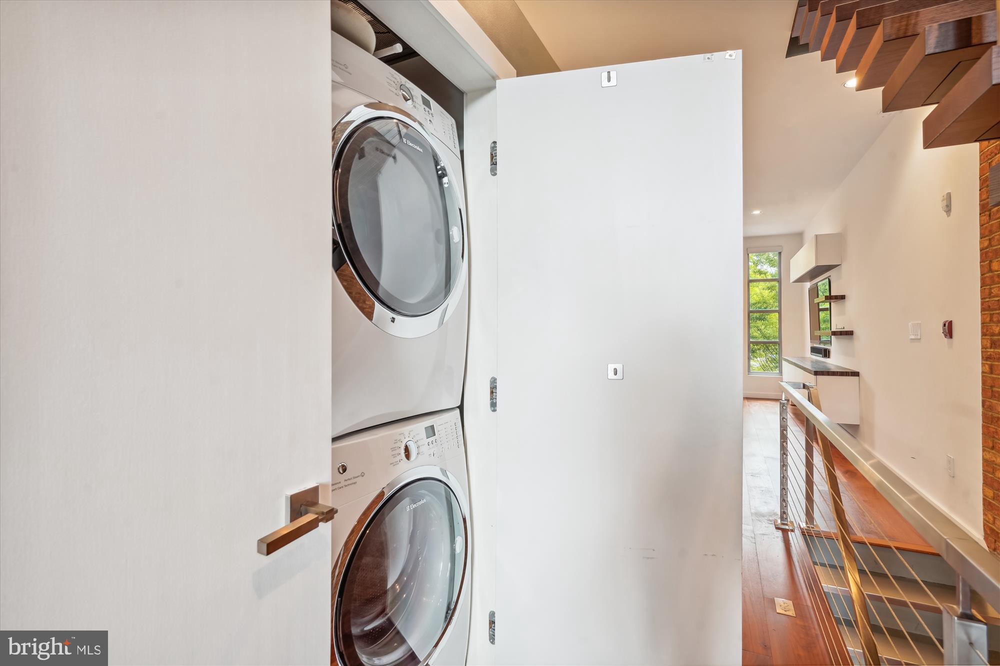 2713 MOUNT VERNON AVENUE