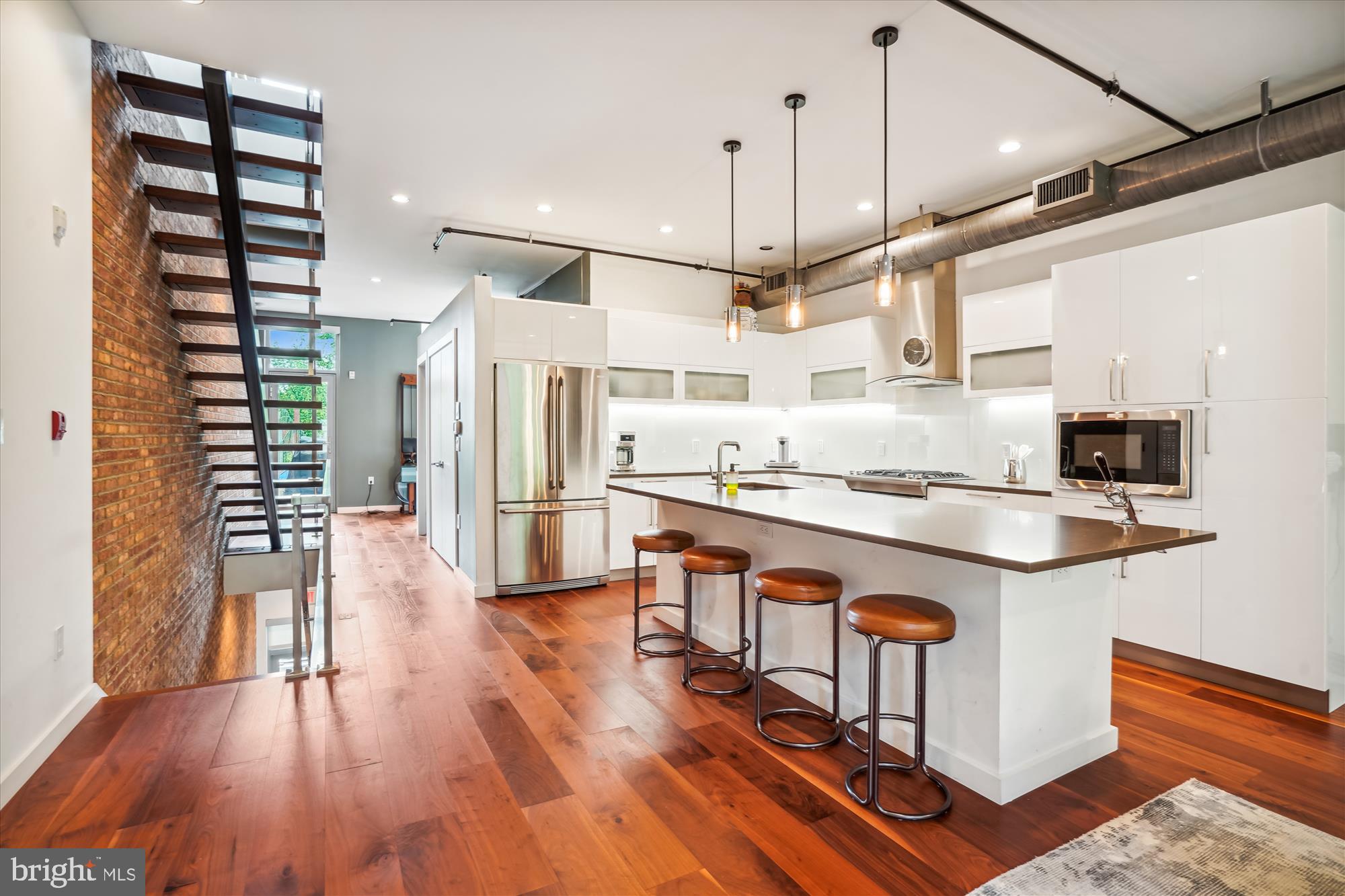 2713 MOUNT VERNON AVENUE