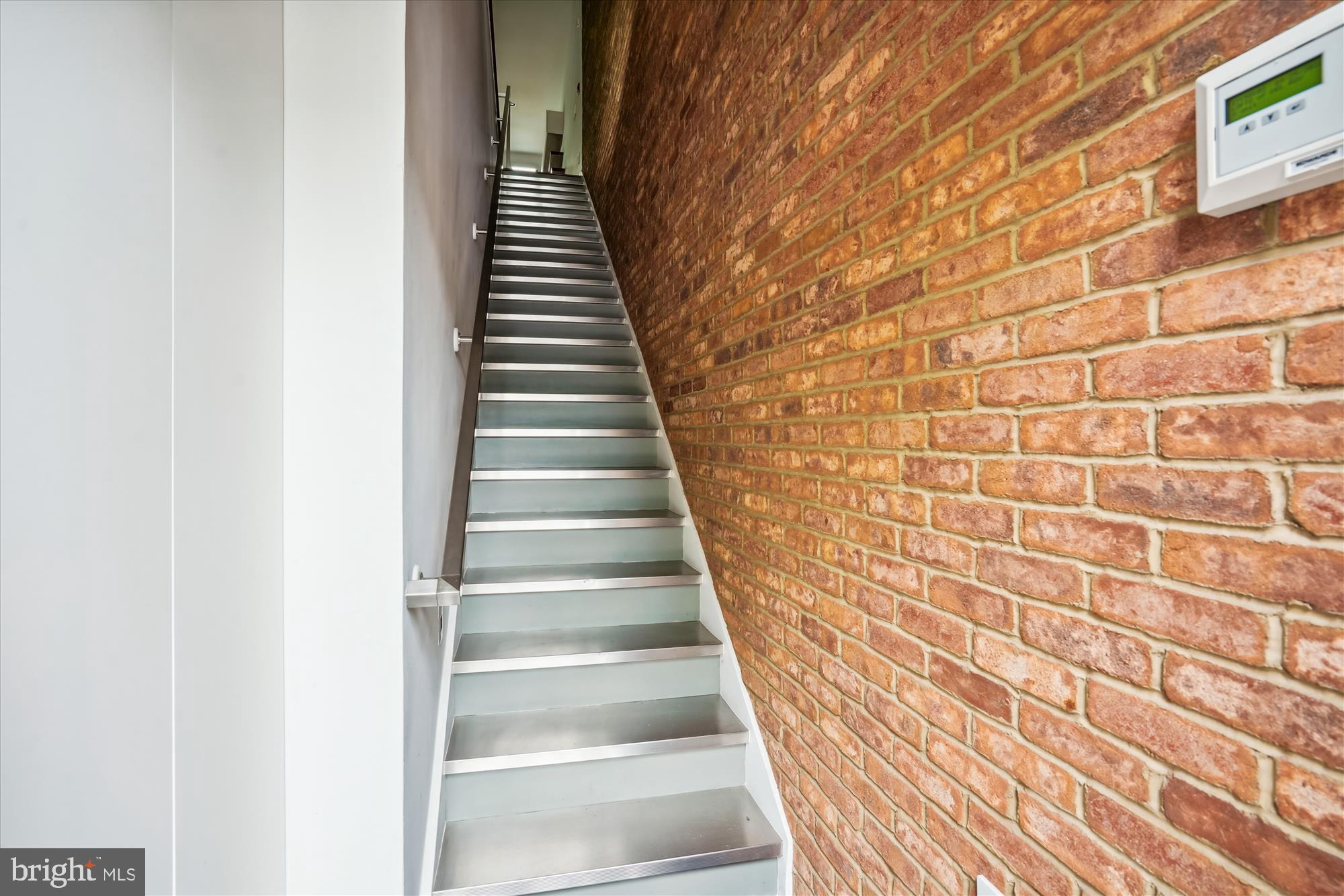 2713 MOUNT VERNON AVENUE