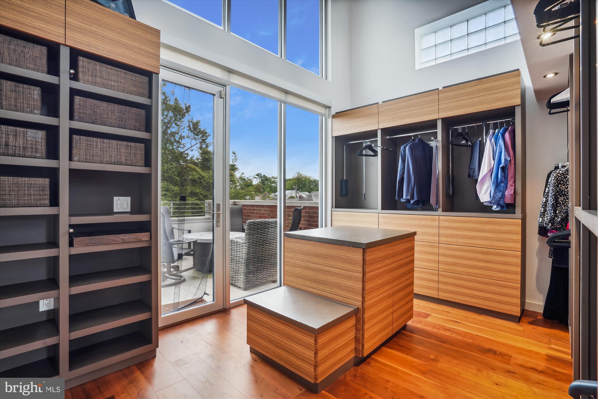 2713 MOUNT VERNON AVENUE