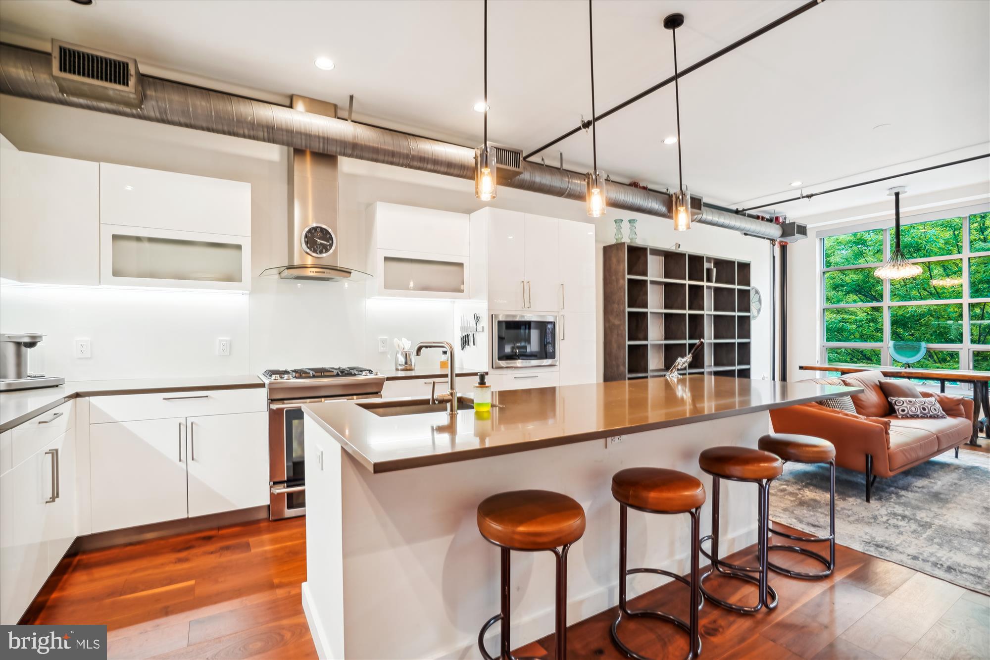 2713 MOUNT VERNON AVENUE