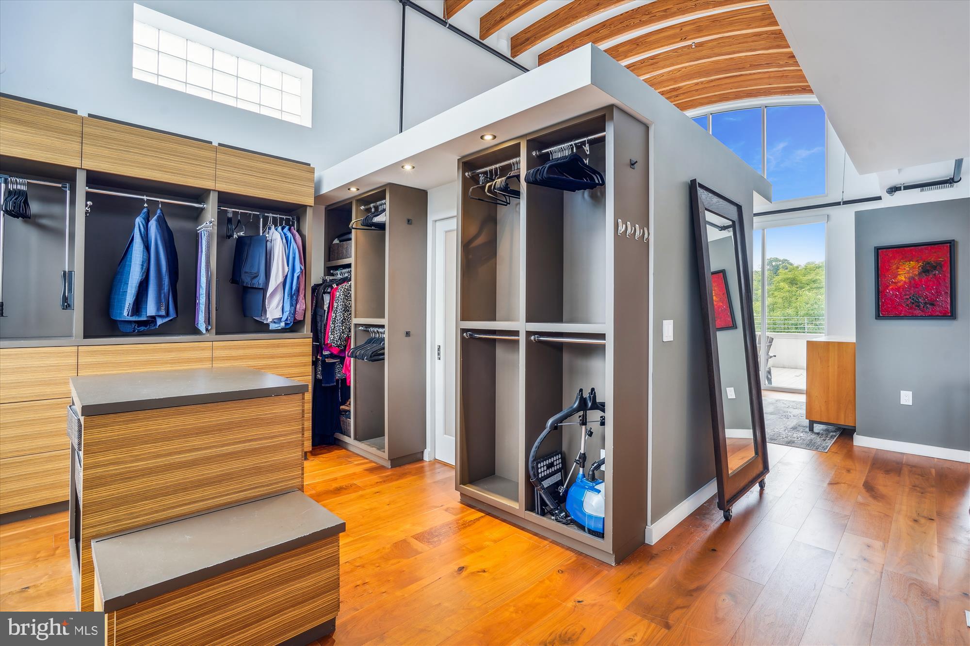 2713 MOUNT VERNON AVENUE