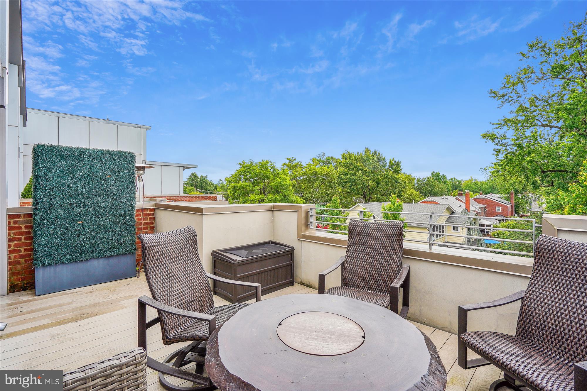 2713 MOUNT VERNON AVENUE