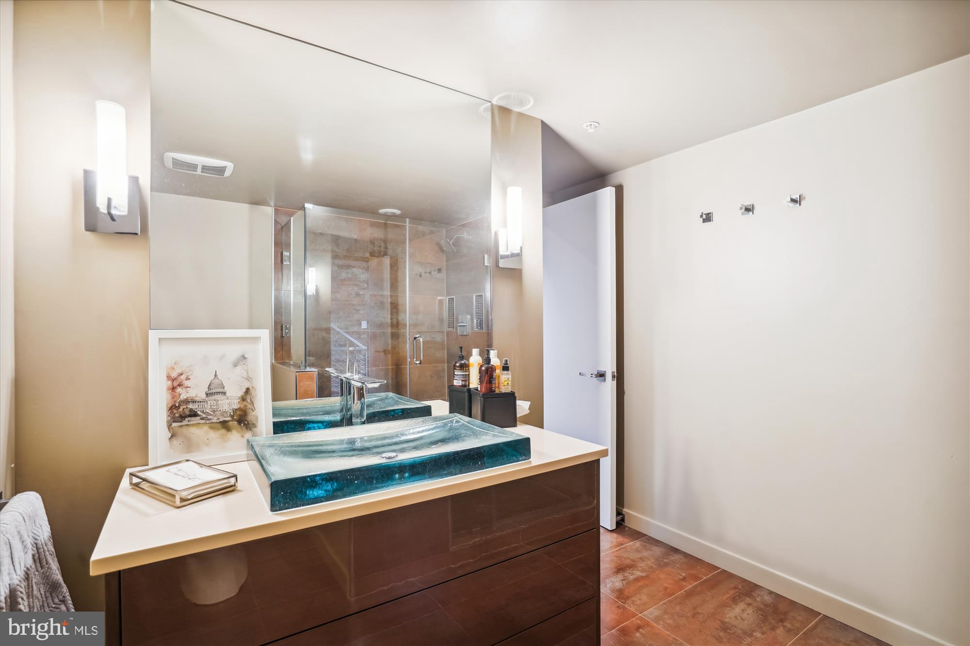 2713 MOUNT VERNON AVENUE