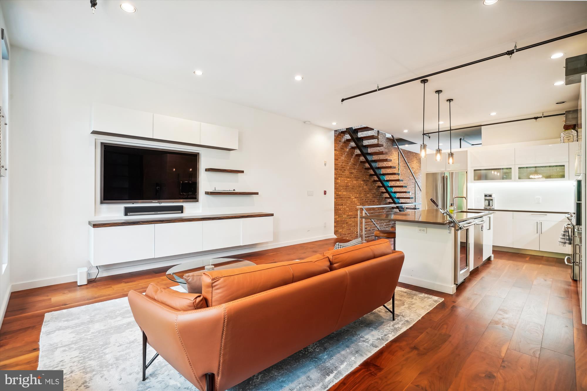 2713 MOUNT VERNON AVENUE