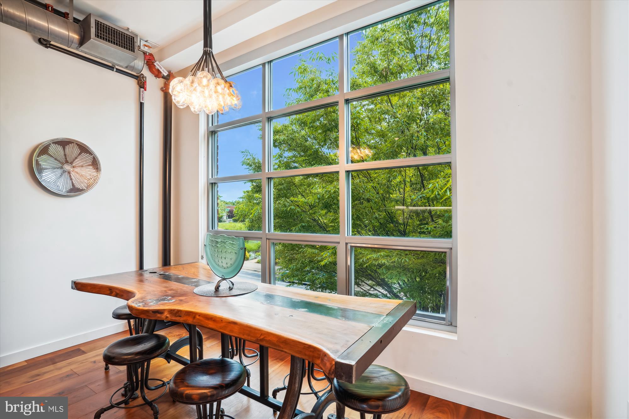 2713 MOUNT VERNON AVENUE