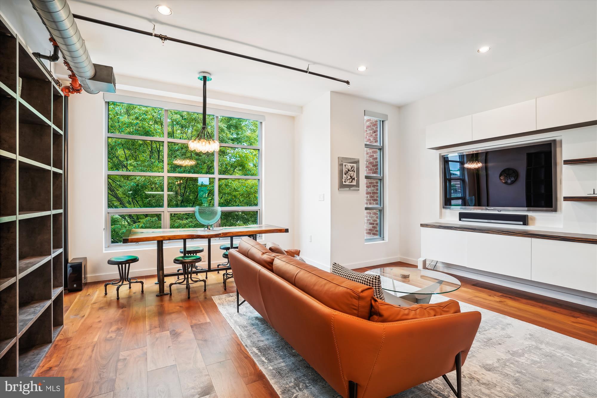 2713 MOUNT VERNON AVENUE