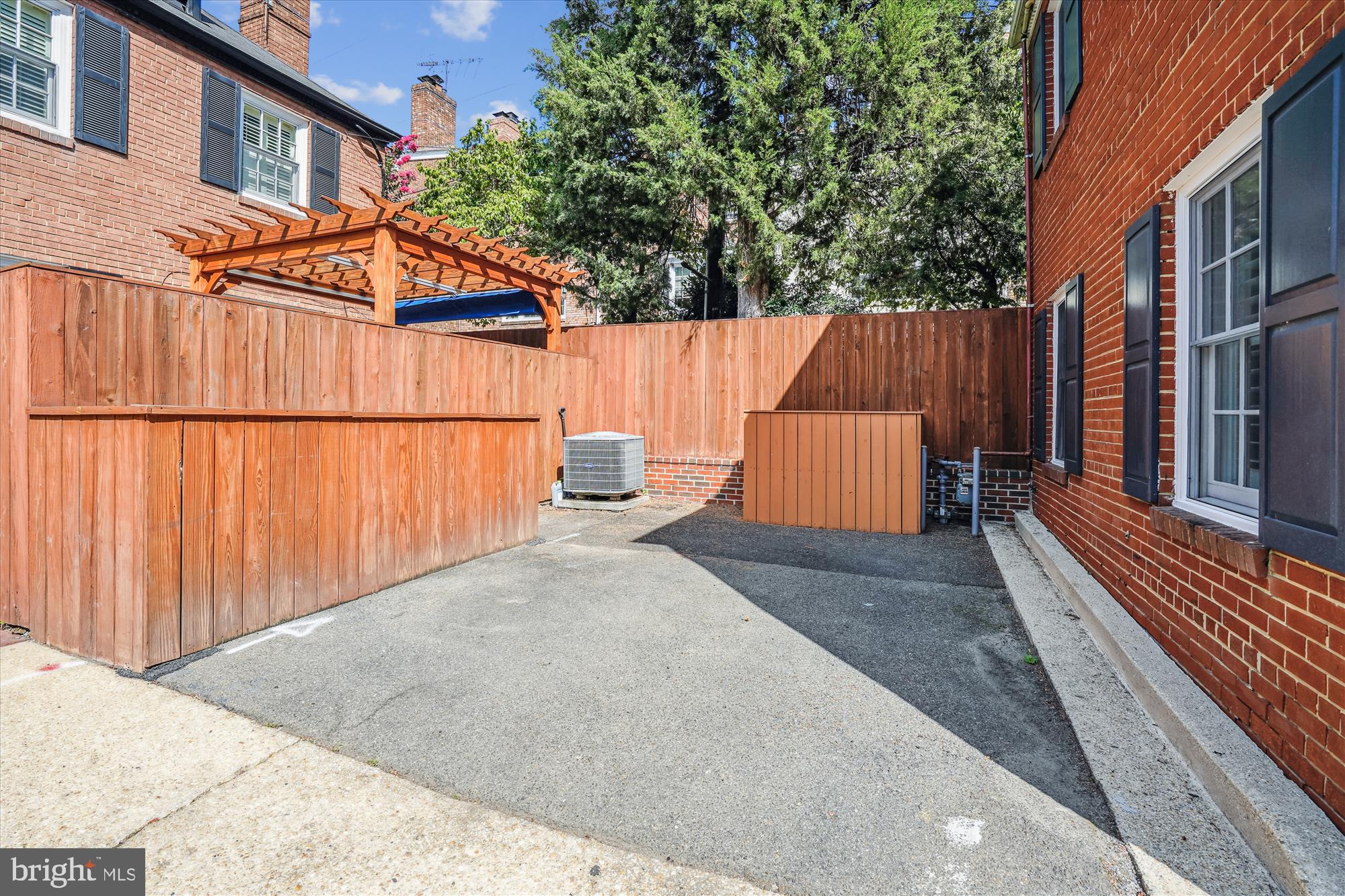 508 JEFFERSON COURT