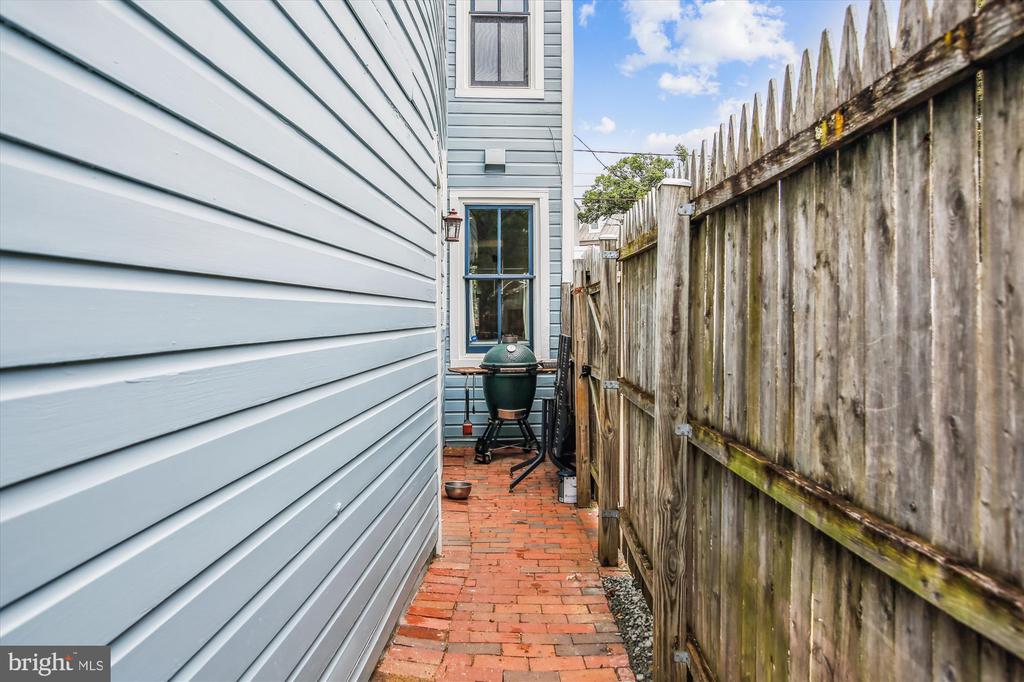 106 COMMERCE STREET